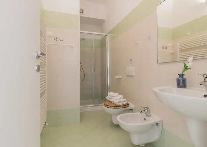 Apartman Brezza Del Lario Monolocale Giardino Vista 05-06