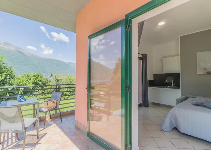 Apartman Brezza Del Lario Monolocale Giardino Vista 05-06